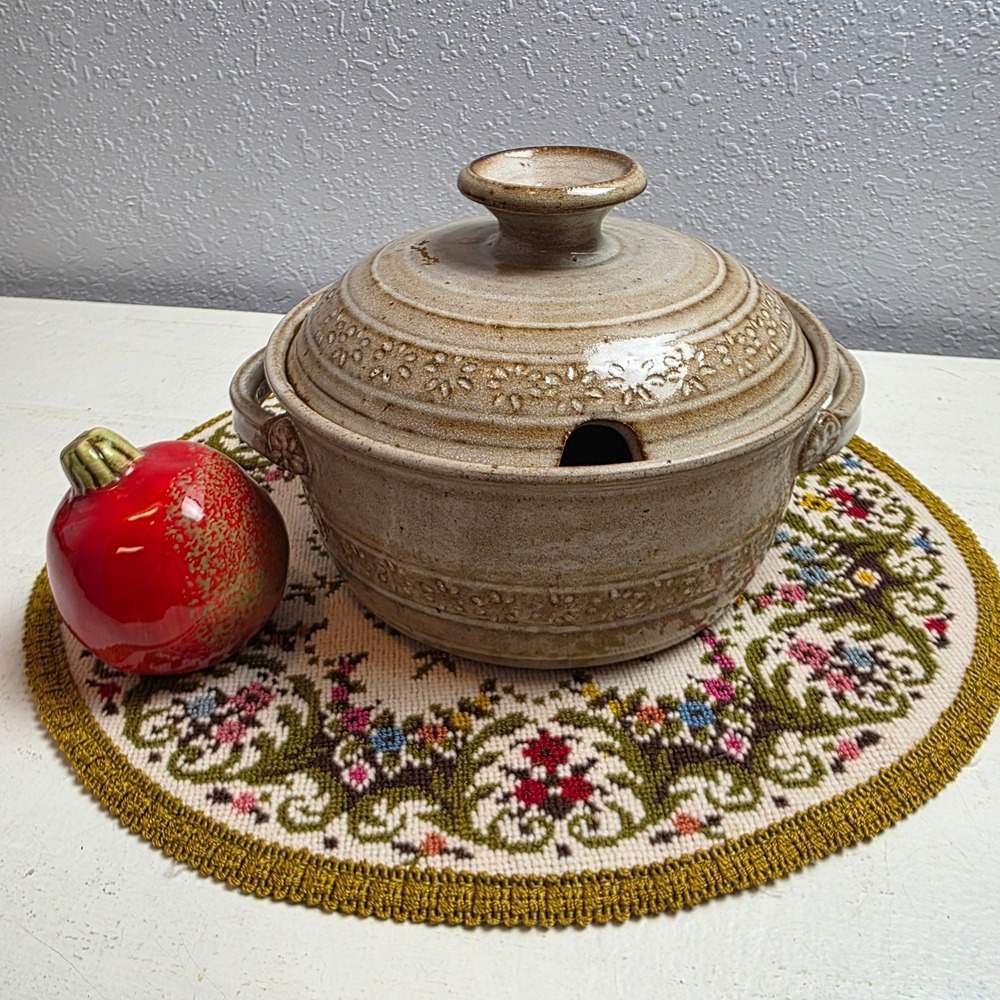 Pottery‎ Lidded Bean Pot Speckled Beige Floral Stamped Stoneware Tureen
